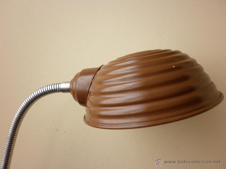 Vintage: FLEXO DE METAL COLOR MARR&Oacute;N CHOCOLATE D&Eacute;CADA DE LOS 60 - Foto 1