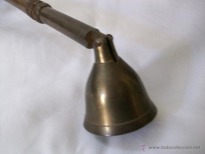 Vintage: ANTIGUO APAGAVELAS-DE BRONCE Y MADERA - Foto 6