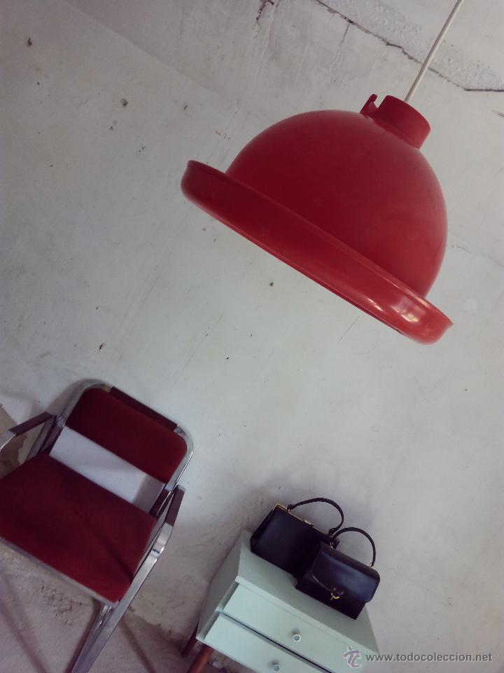 Vintage: L&Aacute;MPARA VINTAGE ROJA PLASTICO DURO - Foto 1