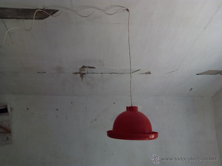 Vintage: L&Aacute;MPARA VINTAGE ROJA PLASTICO DURO - Foto 4
