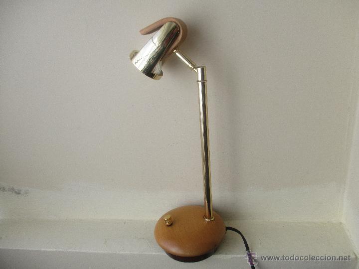 Vintage: PRECIOSO FLEXO DE METAL DORADO Y MADERA - Foto 1