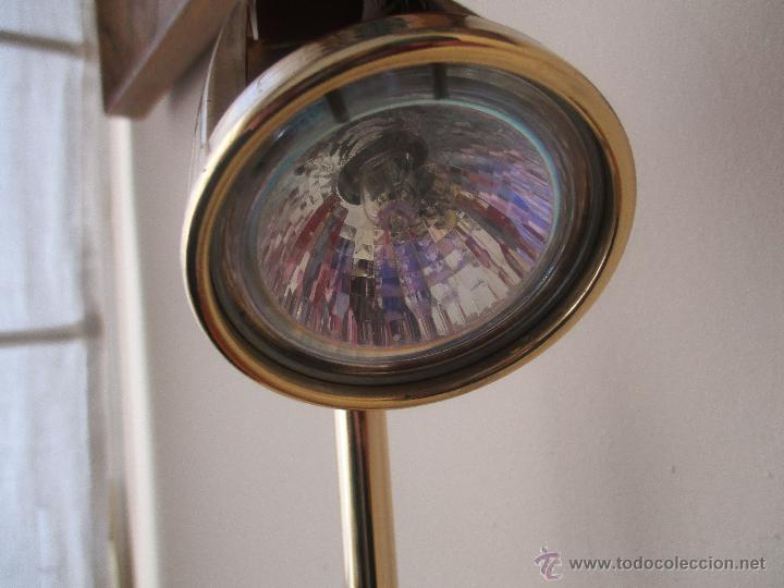 Vintage: PRECIOSO FLEXO DE METAL DORADO Y MADERA - Foto 3