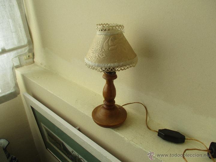 Vintage: PEQUE&Ntilde;A Y ANTIGUA L&Aacute;MPARA DE MADERA - Foto 1