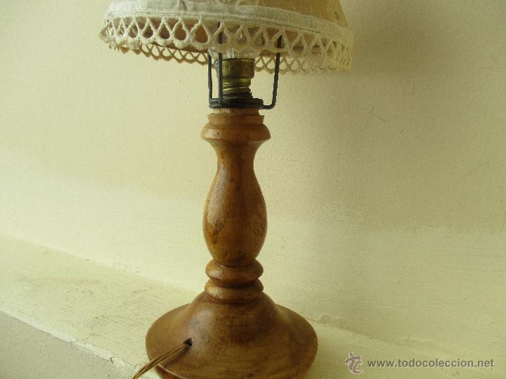 Vintage: PEQUE&Ntilde;A Y ANTIGUA L&Aacute;MPARA DE MADERA - Foto 2