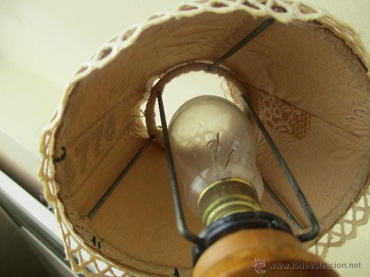 Vintage: PEQUE&Ntilde;A Y ANTIGUA L&Aacute;MPARA DE MADERA - Foto 3