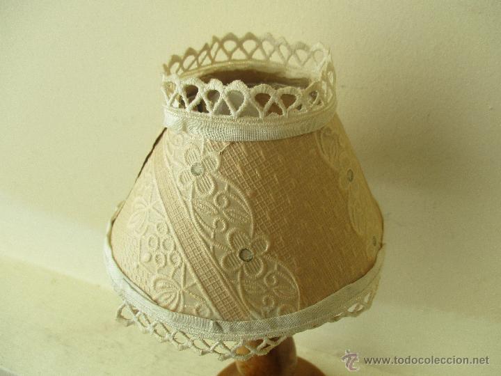 Vintage: PEQUE&Ntilde;A Y ANTIGUA L&Aacute;MPARA DE MADERA - Foto 4