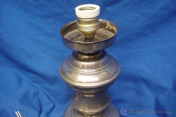 Vintage: L&Aacute;MPARA DE MESA EN LAT&Oacute;N CON INSTALACI&Oacute;N DE LUZ - FUNCIONA - Foto 3