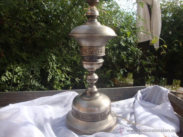 Vintage: pie de lampara antiguo de metal - Foto 2