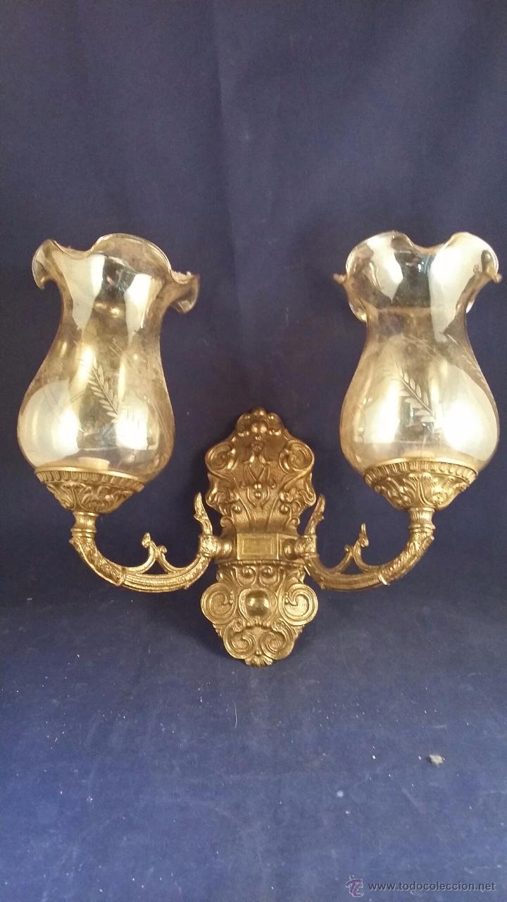 Vintage: Antiguo aplique de laon o bronce de dos brazos - Foto 1
