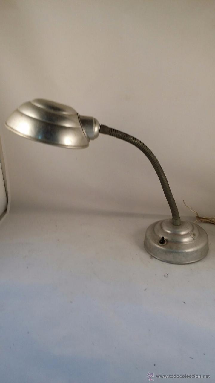 Vintage: Antiguo flexo. Le falta el enchufe, un poco oxidado. Funciona - Foto 1