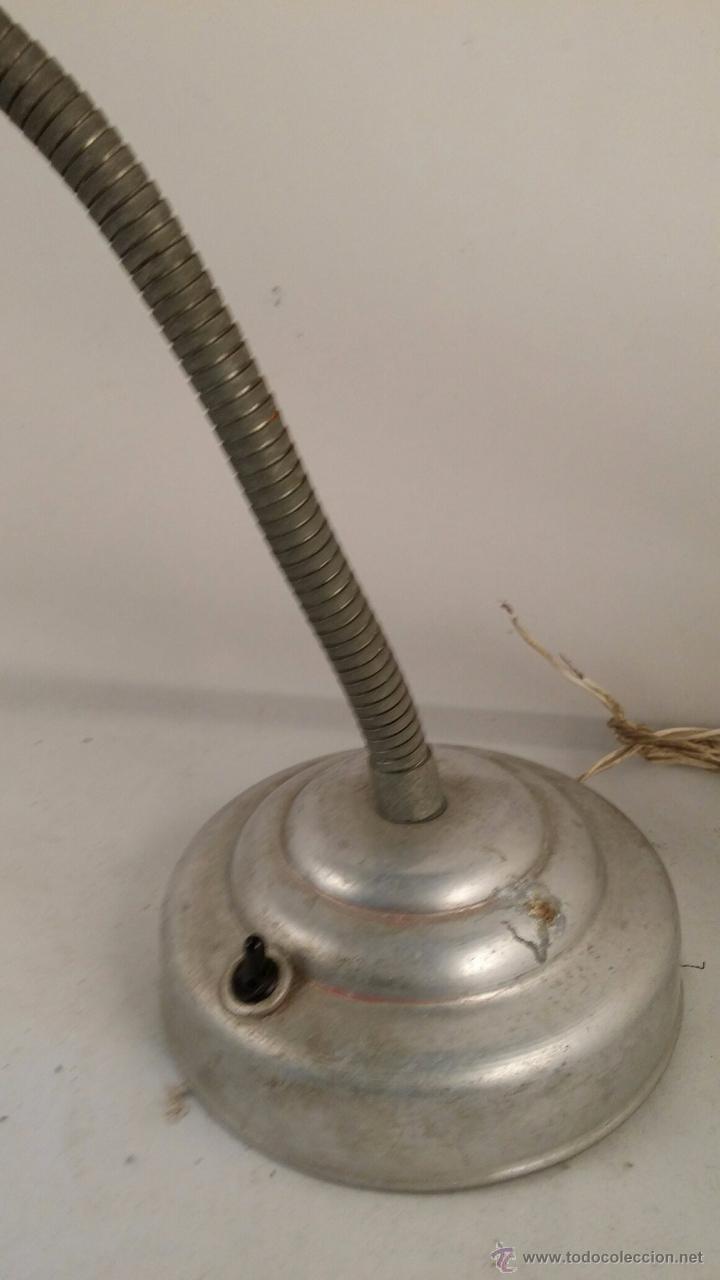 Vintage: Antiguo flexo. Le falta el enchufe, un poco oxidado. Funciona - Foto 2