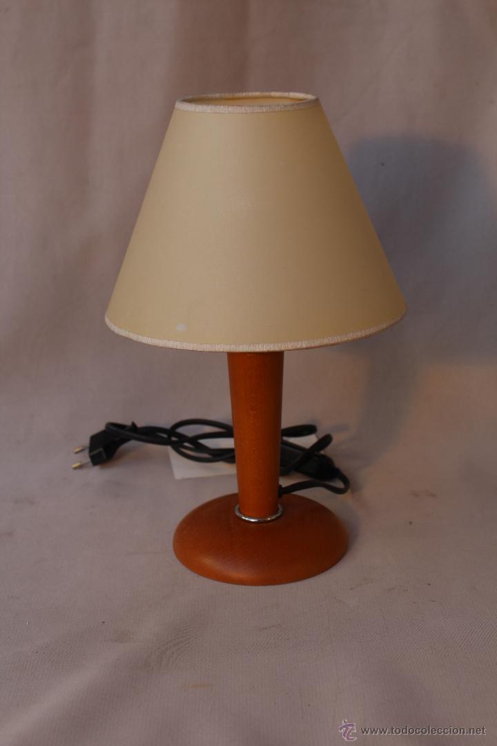 Vintage: lampara de sobremesa con pie de madera - Foto 1
