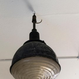 Antigua lámpara industrial. En funcionamiento. (ver fotos)