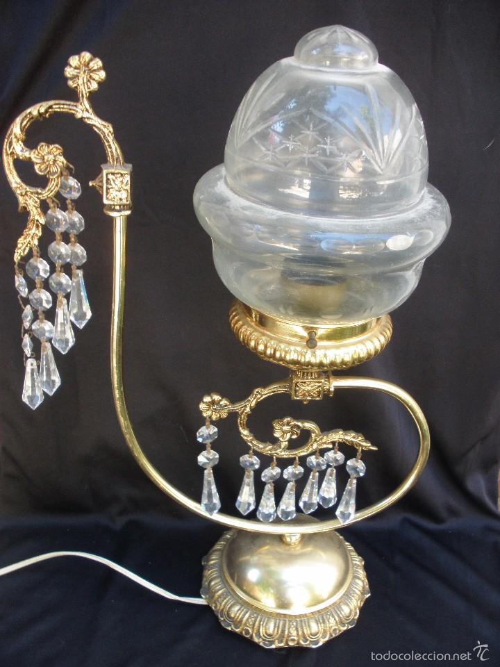 Vintage: Original l&aacute;mpara modern&iacute;sta de sobremesa en bronce y cristal tallado a&ntilde;os 50. 60