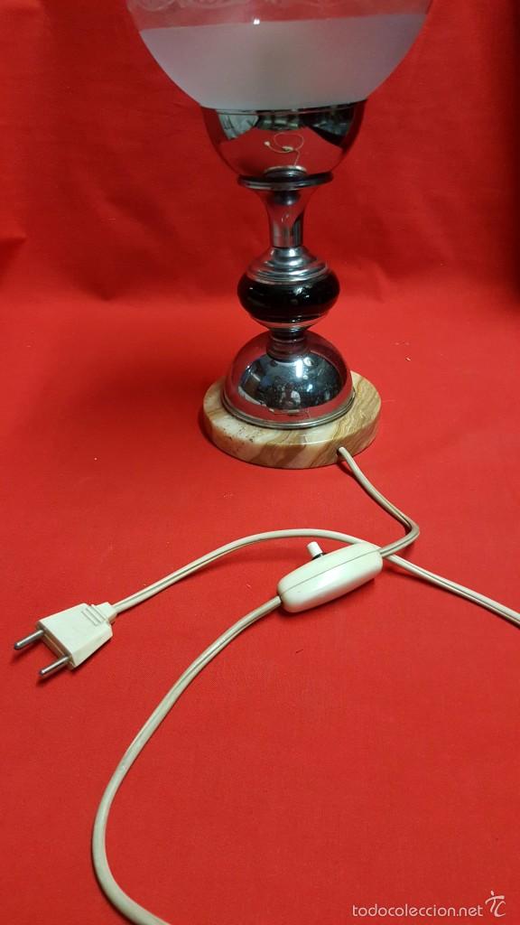 Vintage: L&aacute;mpara de sobremesa con globo de cristal. - Foto 3