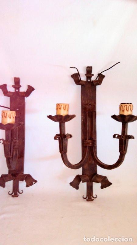Vintage: PAREJA DE APLIQUES EN HIERRO. RUSTICOS Y DESIGUALES - Foto 1