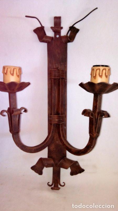 Vintage: PAREJA DE APLIQUES EN HIERRO. RUSTICOS Y DESIGUALES - Foto 2