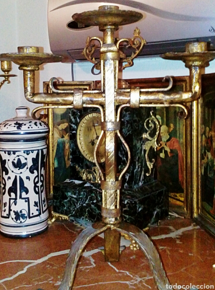 Vintage: Antiguo candelabro en forja dorada. A&ntilde;os 1950. - Foto 1