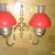 Vintage: LAMPARA APLIQUE CON TULIPAS ROJAS.