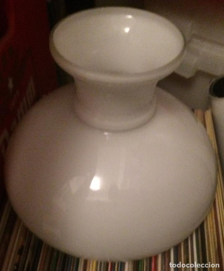 Vintage: Plaf&oacute;n antiguo de opalina. 16 x 32 cm. Buen estado. - Foto 1