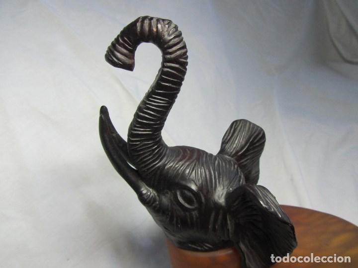 Vintage: L&aacute;mpara en forma de elefante. Resina y vidrio. Funcionando - Foto 3