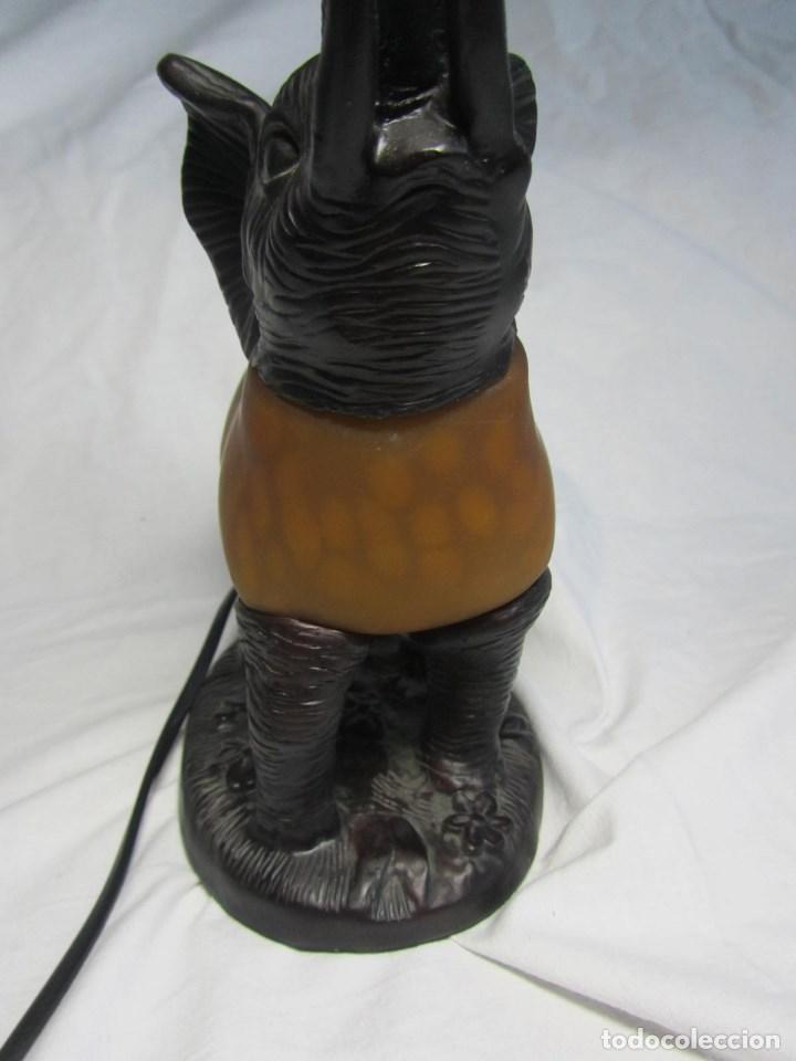 Vintage: L&aacute;mpara en forma de elefante. Resina y vidrio. Funcionando - Foto 12