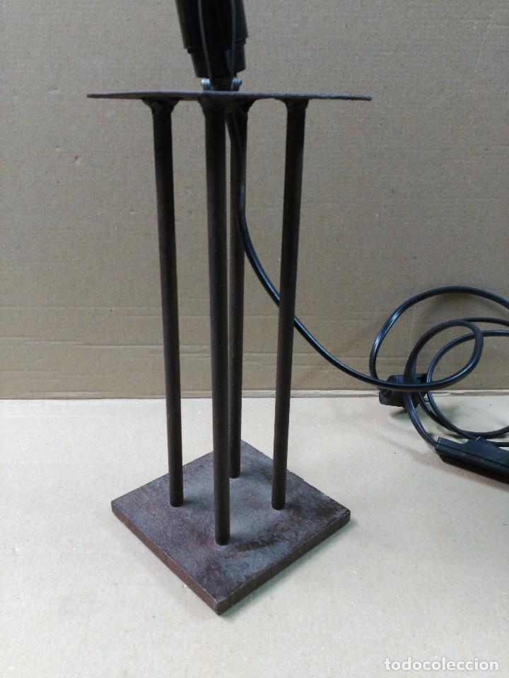 Vintage: Pie de lampara en hierro o acero corten - Foto 3