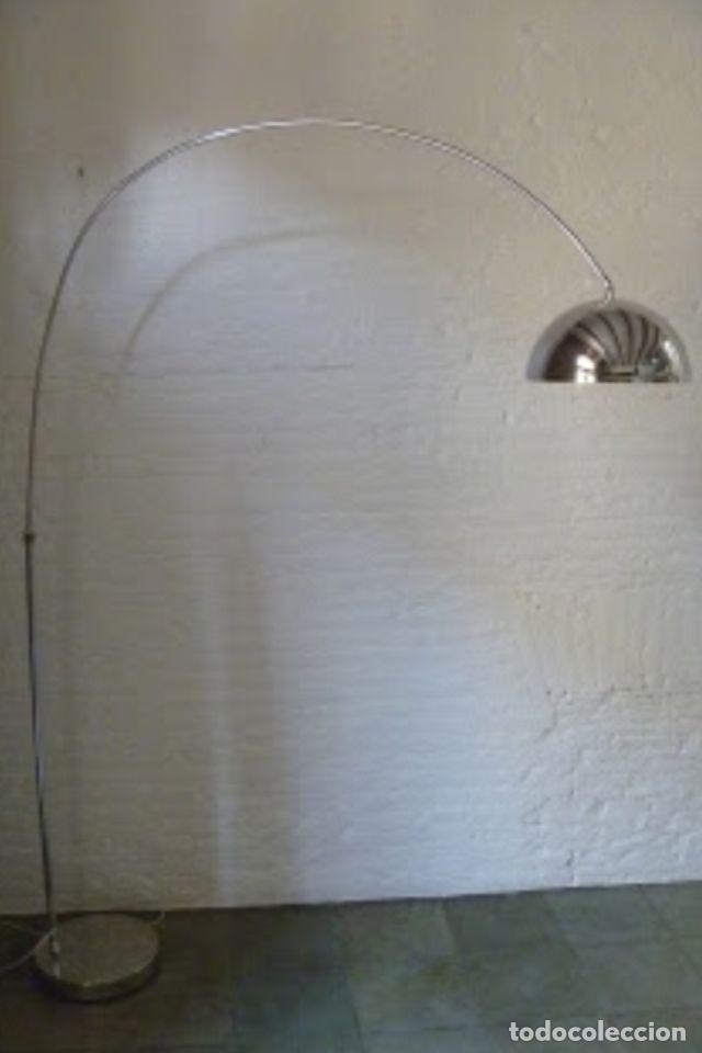 Vintage: L&Aacute;MPARA DE ARCO DE LOS A&Ntilde;OS 60-70. Tres unidades.