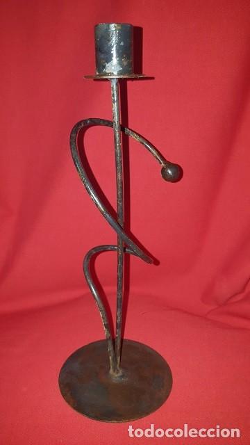 Vintage: Candelabro de dise&ntilde;o. Hierro oxidado. - Foto 1
