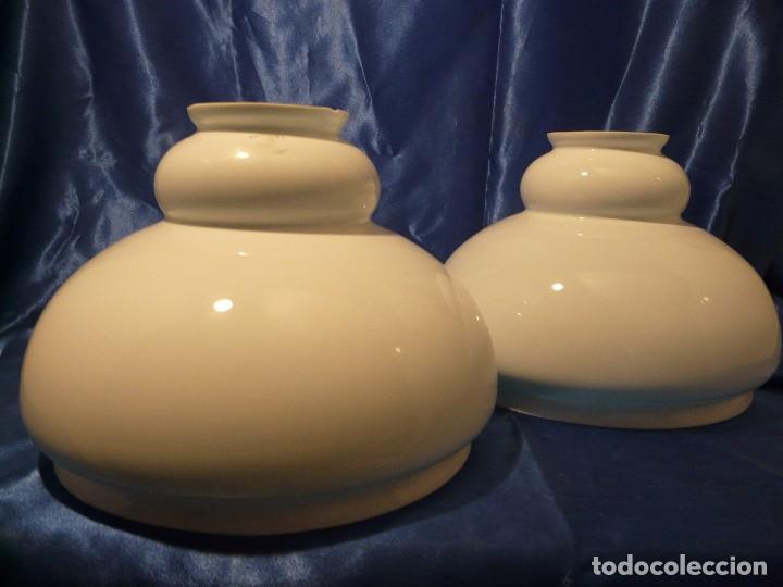 Vintage: GRAN TULIPA (2) ART DECO PARA LAMPARA EN OPALINA AZUL - Foto 1