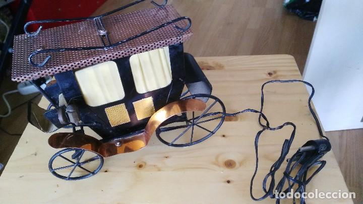 Vintage: diligencia- carruaje - lampara -iluminada a corriente - Foto 2