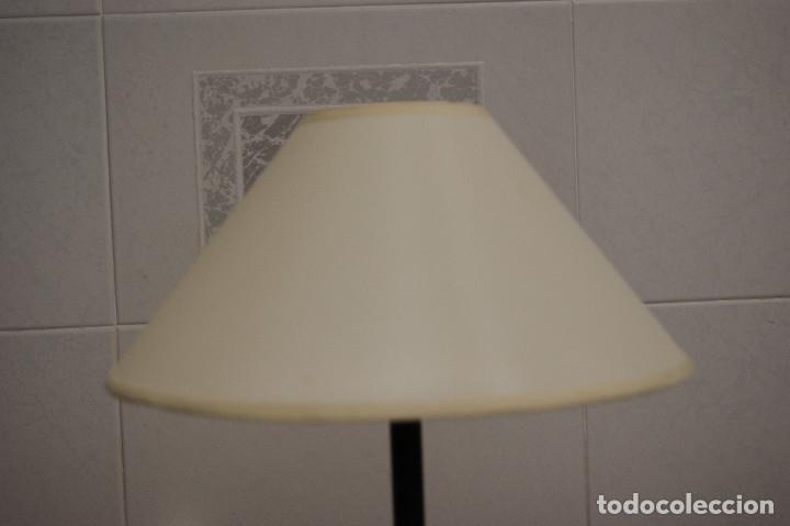 Vintage: L&aacute;mpara sobremesa negra y verde base de madera - Foto 2