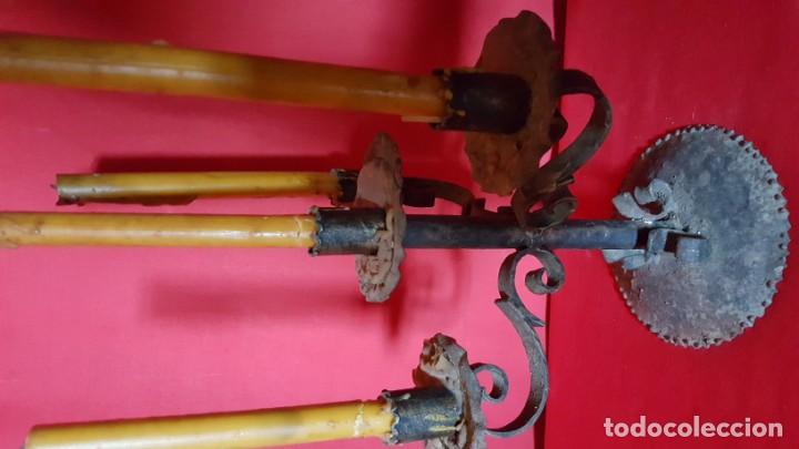 Vintage: Candelabro de metal de cinco brazos. - Foto 2
