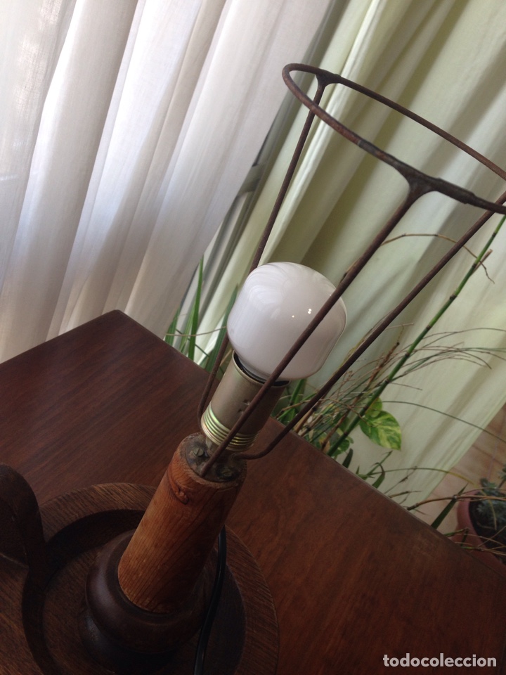Vintage: L&aacute;mpara de mesa de madera con forma de palmatoria - Foto 4
