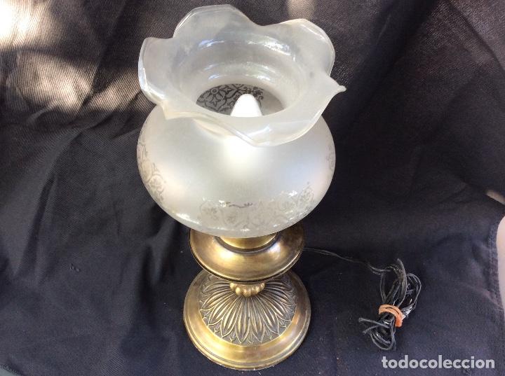 Vintage: L&aacute;mpara Material dorado con tulipa - Foto 1