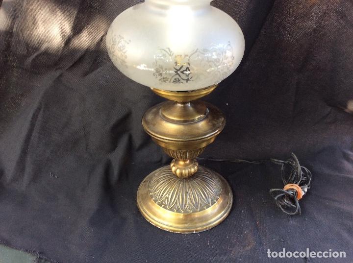 Vintage: L&aacute;mpara Material dorado con tulipa - Foto 2