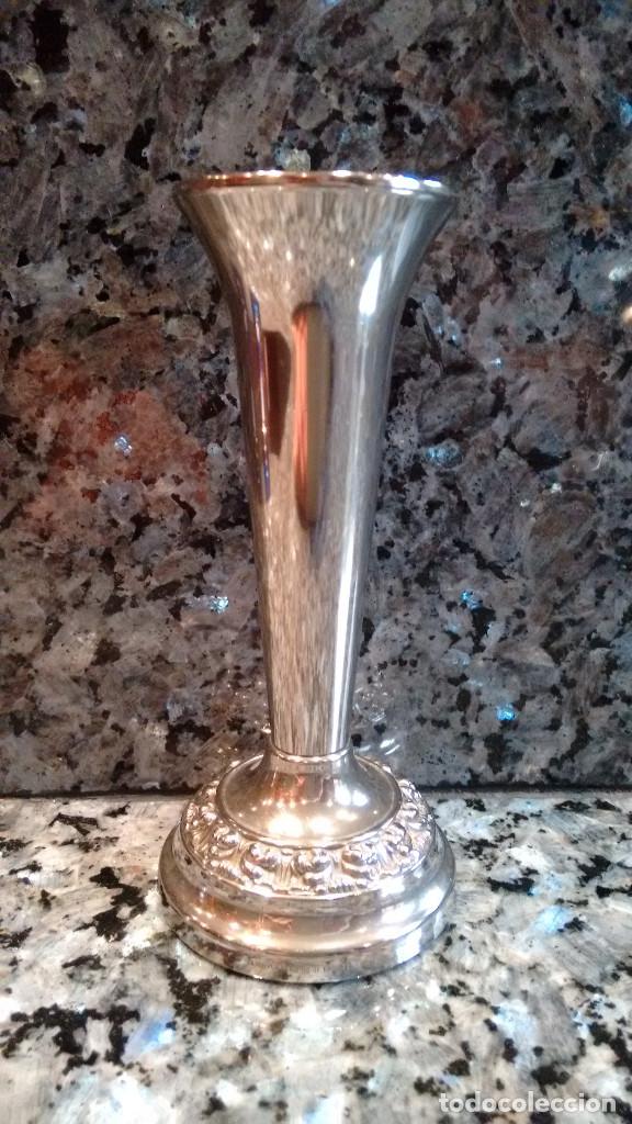 Vintage: CANDELABRO PORTAVELA PLATEADO - Foto 1