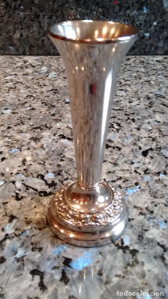 Vintage: CANDELABRO PORTAVELA PLATEADO - Foto 2
