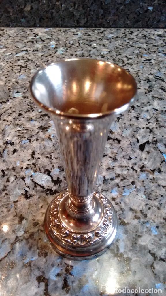 Vintage: CANDELABRO PORTAVELA PLATEADO - Foto 3