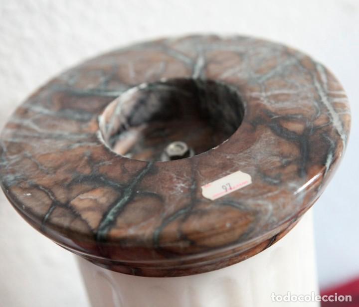 Vintage: L&aacute;mpara columna de m&aacute;rmol. - Foto 1