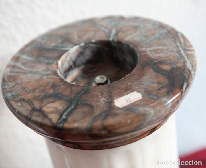 Vintage: L&aacute;mpara columna de m&aacute;rmol. - Foto 2
