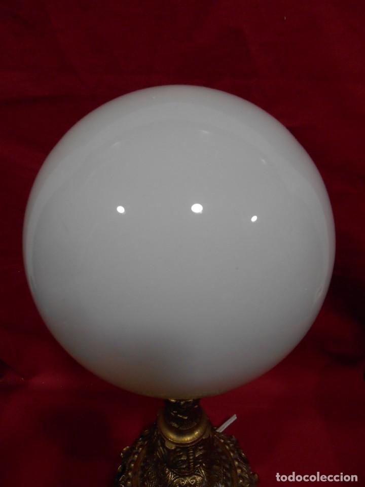 Vintage: LAMPARA APLIQUE DE BRONCE Y GLOBO DE CRISTAL - Foto 2