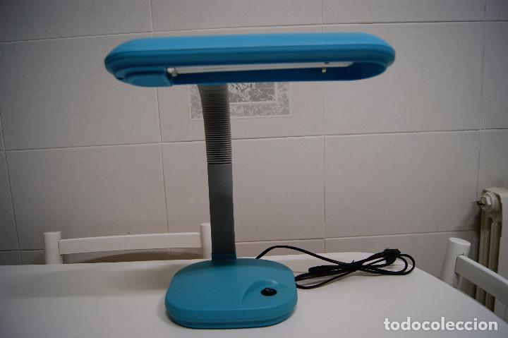 Vintage: L&aacute;mpara sobremesa de pl&aacute;stico azul turquesa tipo flexo - Foto 1