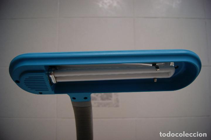 Vintage: L&aacute;mpara sobremesa de pl&aacute;stico azul turquesa tipo flexo - Foto 3
