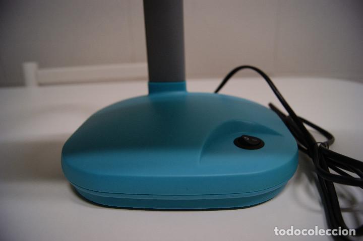 Vintage: L&aacute;mpara sobremesa de pl&aacute;stico azul turquesa tipo flexo - Foto 6