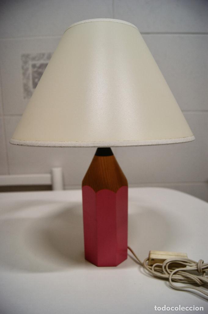 Vintage: L&aacute;mpara sobremesa en madera con forma de l&aacute;piz en rosa - Foto 2