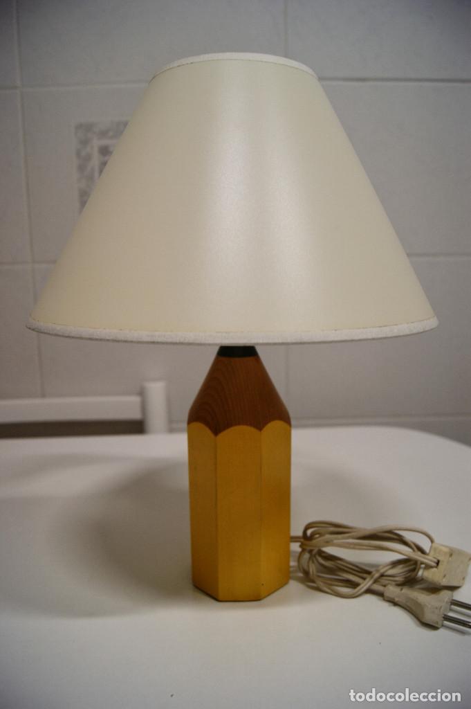 Vintage: L&aacute;mpara sobremesa en madera con forma de l&agrave;piz en amarillo - Foto 2