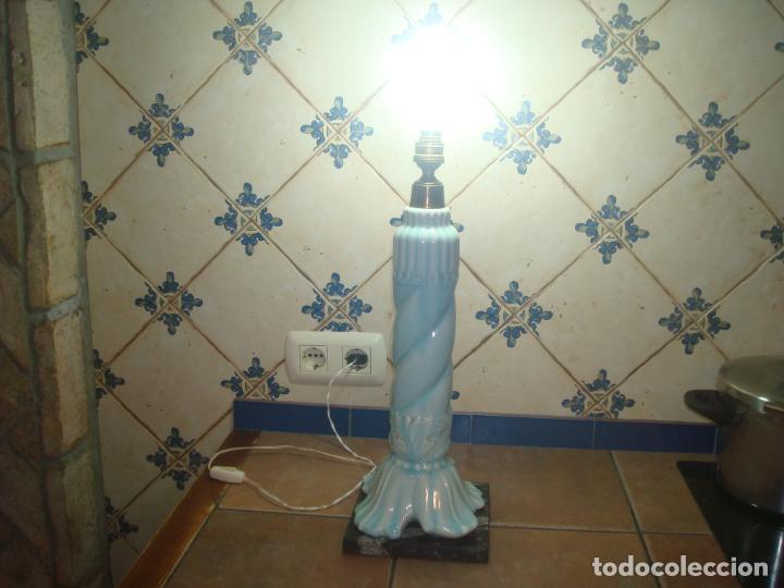 Vintage: lampara manises veteada celeste blanca con pie de marmol - Foto 4