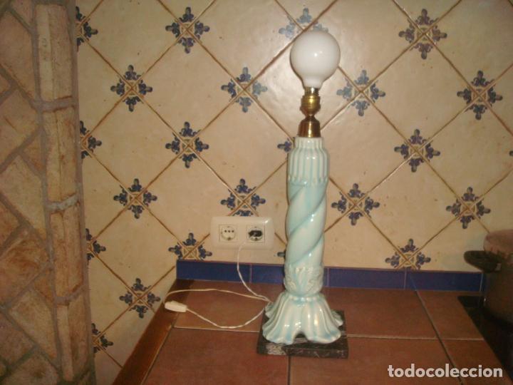 Vintage: lampara manises veteada celeste blanca con pie de marmol - Foto 1