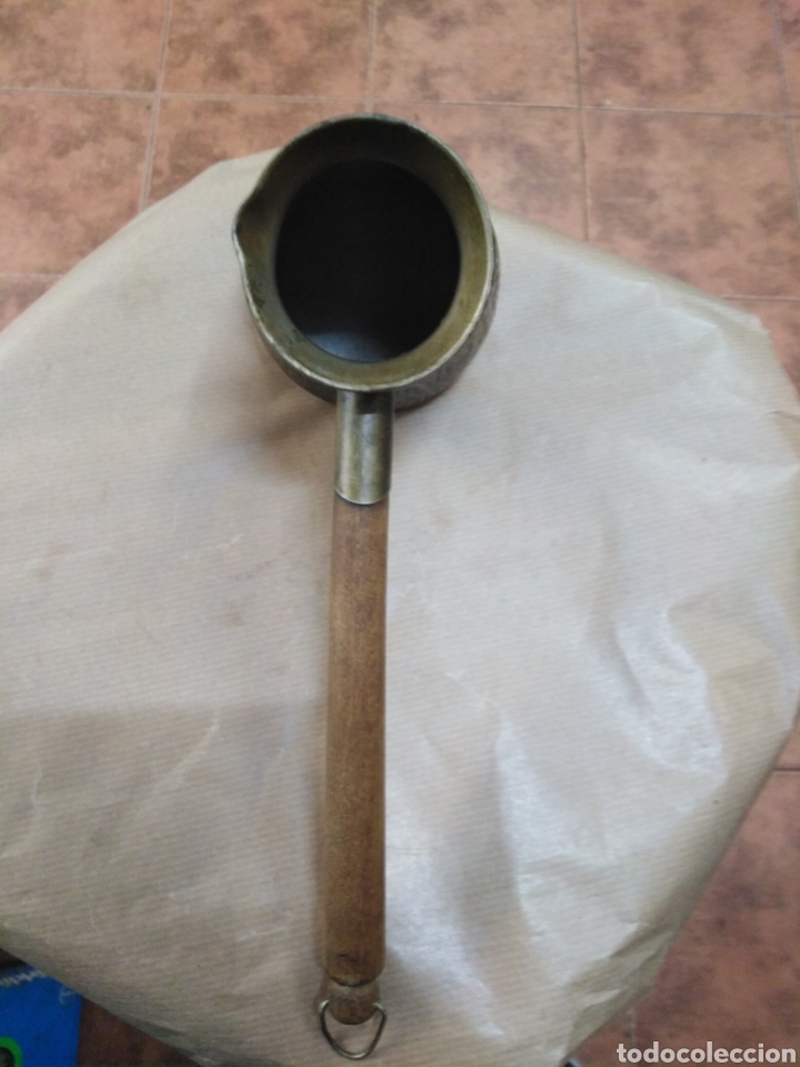 Vintage: Cazo de metal con mango de madera antiguo - Foto 3